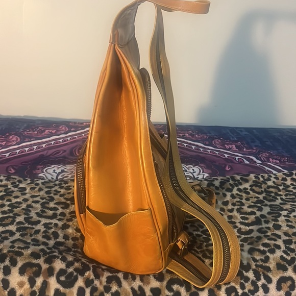 Leaders in Leather tooled backpack purse 🌸 - Picture 3 of 10